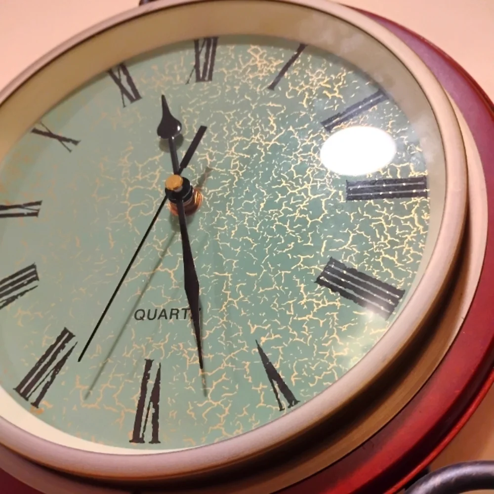 Vintage Quartz Wall Clock. Gorgeous! Works, And Looks Perfect! 10.5